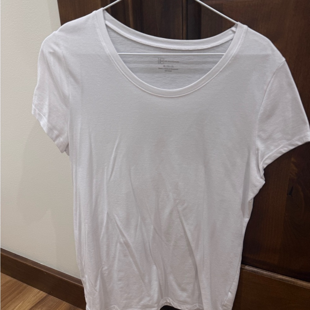 Juniors Classic Women's White Crew Neck T-Shirt